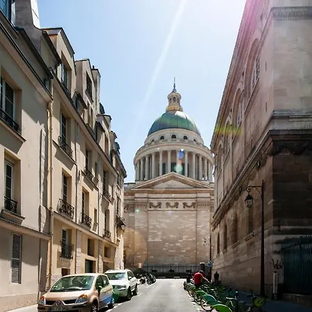 Place Du Pantheon Appartamento