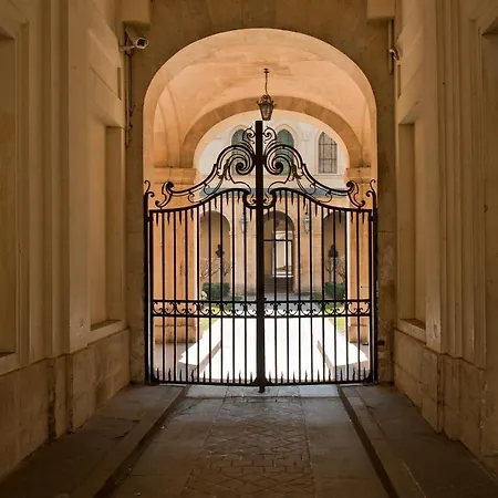 Apartment Place Du Pantheon